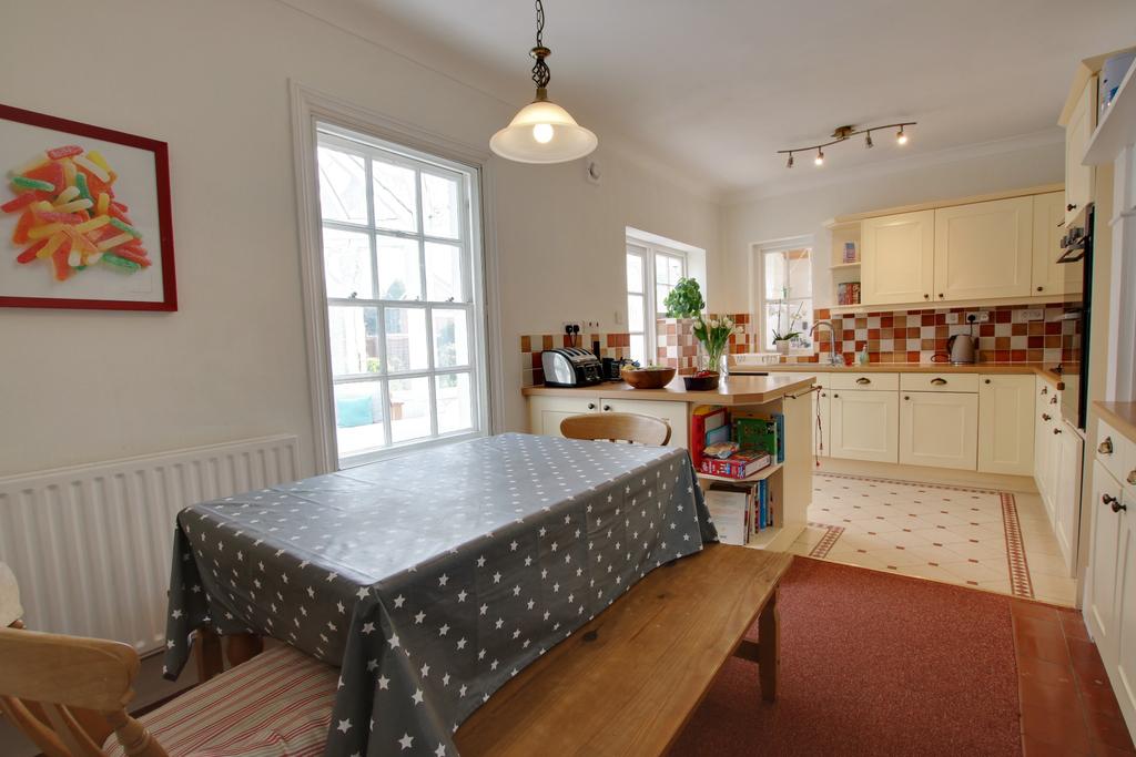 Kitchen breakfast room