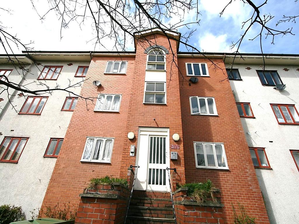 Regency Court, Bradford, West... 3 bed flat £45,000