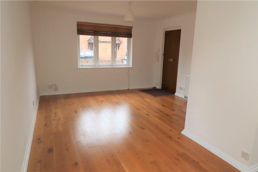 Solesbridge Lane, Chorleywood, Herts... 1 bed ground floor flat £