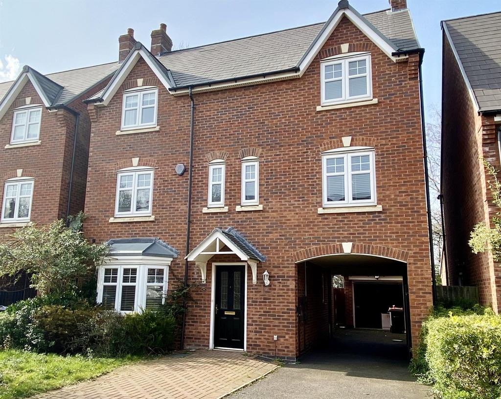 Cardinal Close, Birmingham, B17 8EU 4 bed townhouse £1,400 pcm (£323 pw)