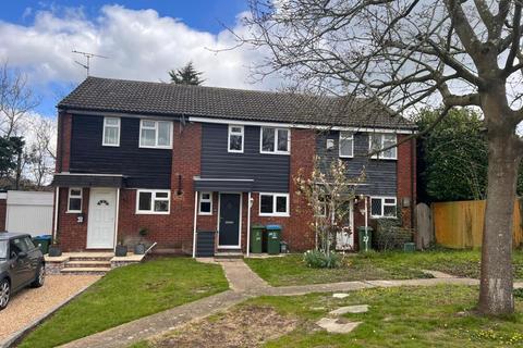 2 bedroom terraced house to rent, Thackeray End, Aylesbury, HP19