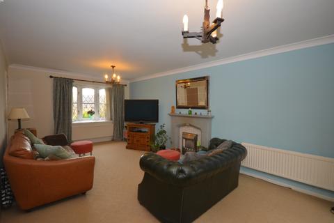 4 bedroom detached house for sale - Church Close, Wingerworth, Chesterfield, S42 6QA