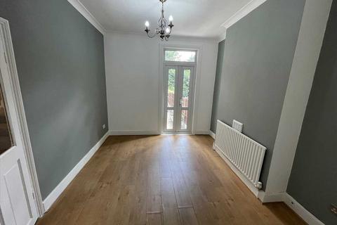 3 bedroom terraced house to rent, West Combe Hill, Greenwich, LONDON