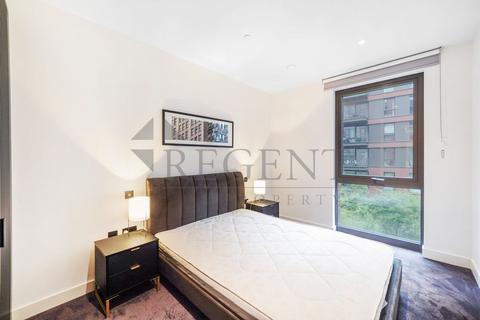 2 bedroom apartment to rent, Embassy Gardens, Viaduct Gardens, SW11