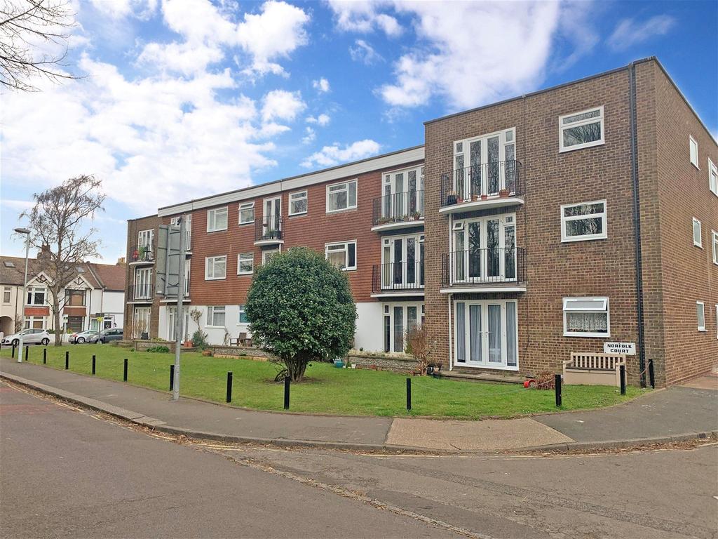Victoria Park Gardens, Worthing, West... 2 bed flat £245,000
