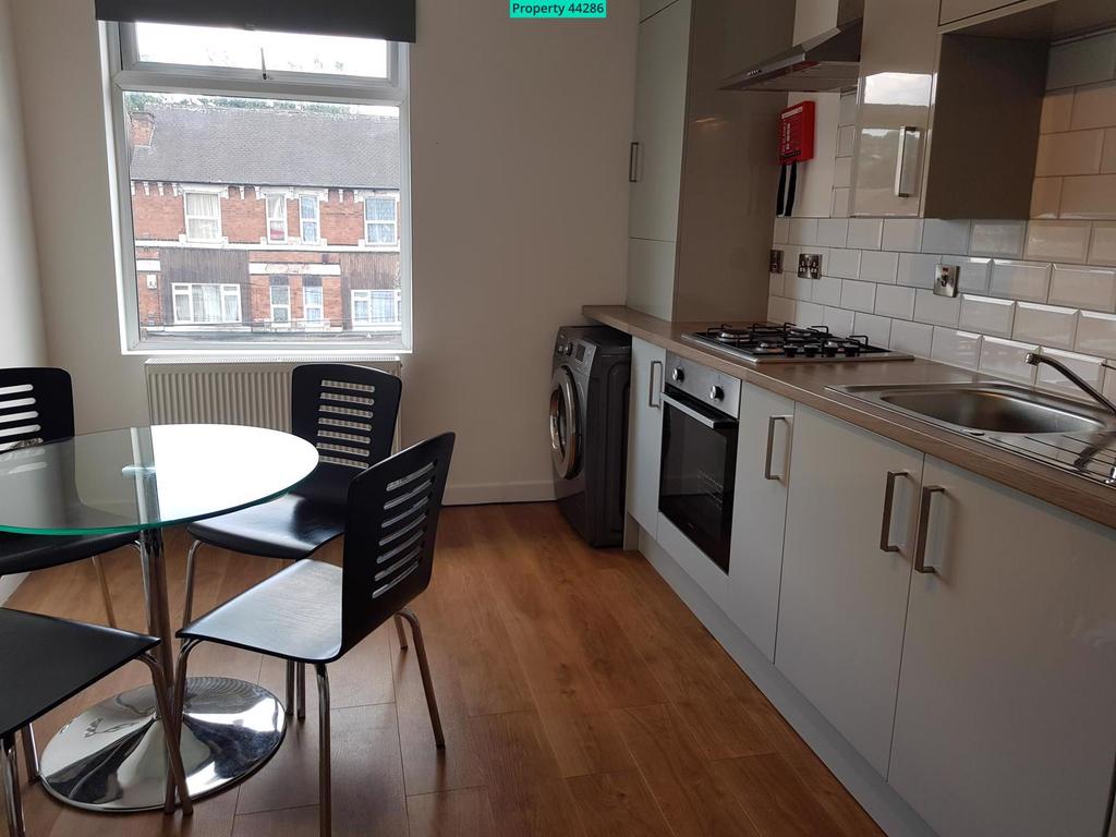 49 Gregory Boulevard, Nottingham, NG7... 2 bed flat £750 pcm (£173 pw)