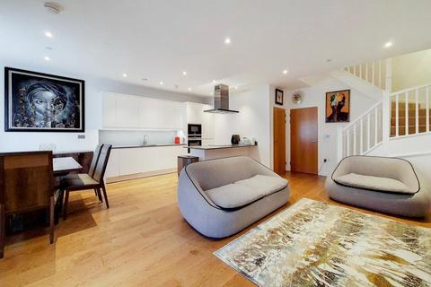 4 bedroom apartment for sale, Thonrey Close, Colindale Gardens, NW9