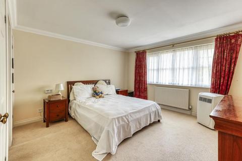 2 Home Close, Virginia Water, GU25 4DH