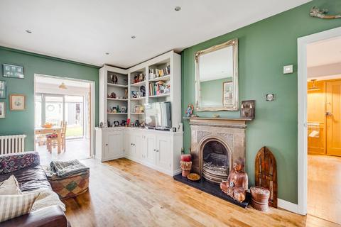 6 Arlington Close, Twickenham, TW1 2BE