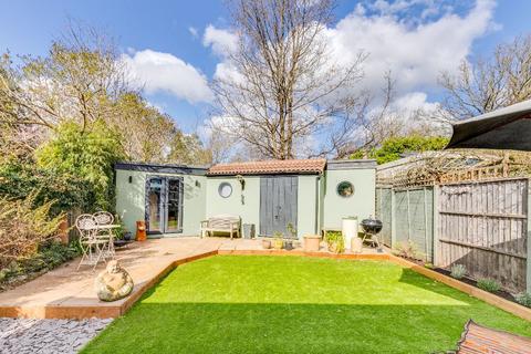 6 Arlington Close, Twickenham, TW1 2BE
