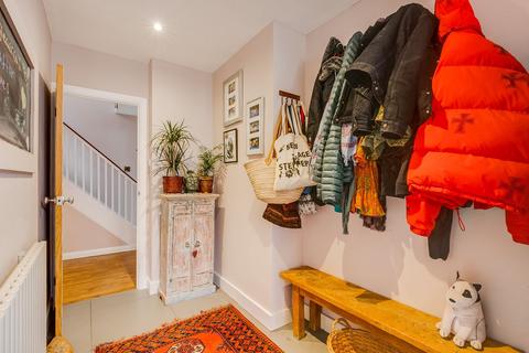 6 Arlington Close, Twickenham, TW1 2BE