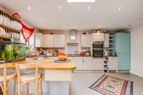 6 Arlington Close, Twickenham, TW1 2BE