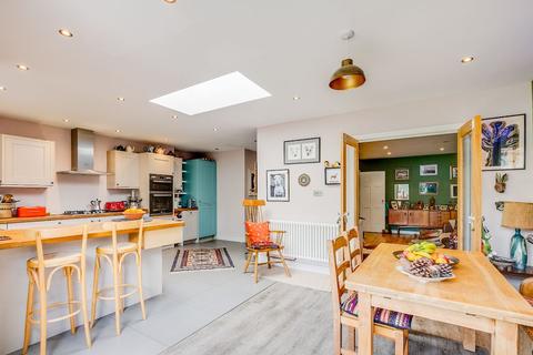 6 Arlington Close, Twickenham, TW1 2BE