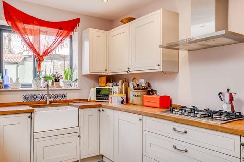 6 Arlington Close, Twickenham, TW1 2BE