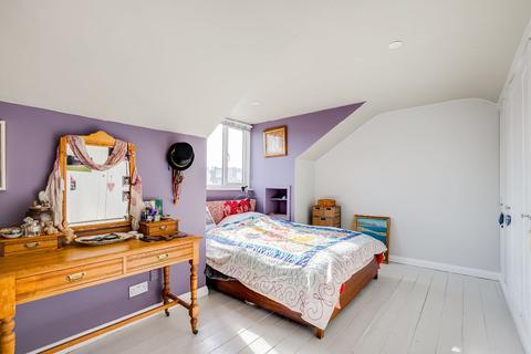6 Arlington Close, Twickenham, TW1 2BE