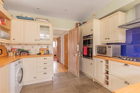 4 bedroom semi-detached house for sale - Summersdale Road, Chichester, PO19