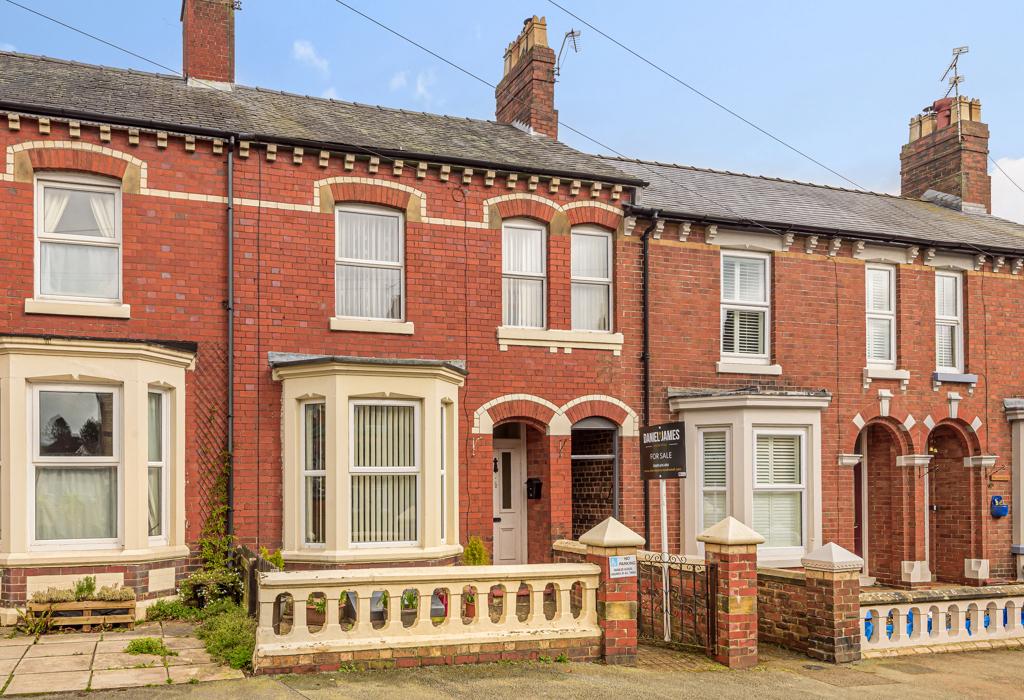 Park Avenue, Oswestry, Shropshire 3 bed terraced house £200,000