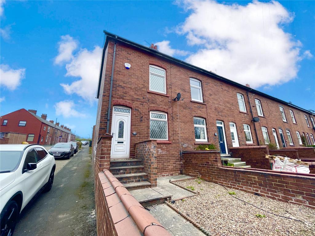 Station Road, Darton, Barnsley, S75 3 bed terraced house £650 pcm (£