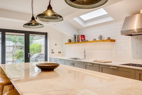59 First Avenue, London, SW14 8SP