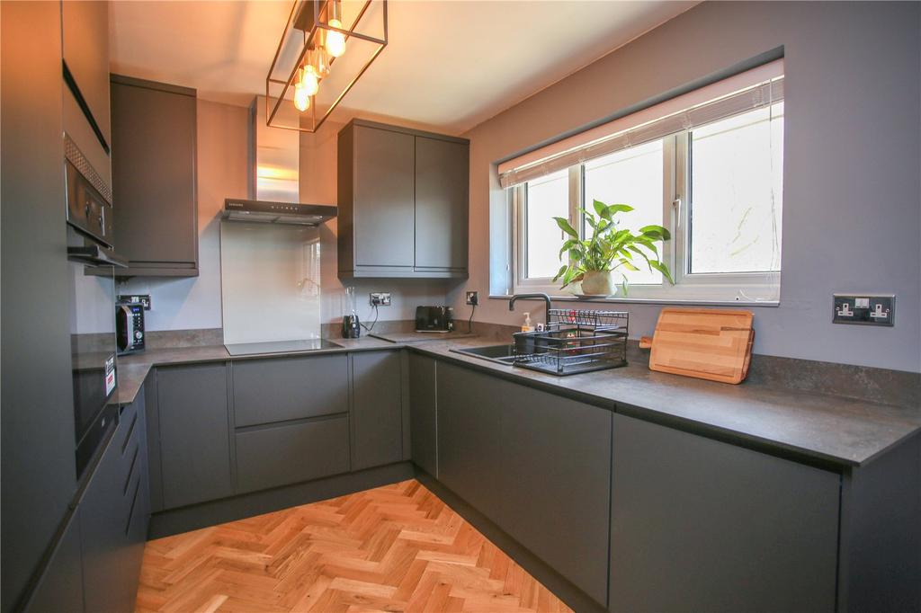 Berwick Avenue, Heaton Mersey, Stockport, SK4 2 bed flat £825 pcm (£