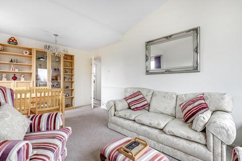 30, Milton Court Wellesley Road, Twickenham, TW2 5SB