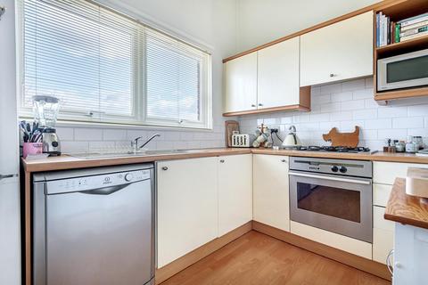 30, Milton Court Wellesley Road, Twickenham, TW2 5SB