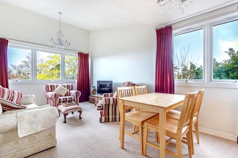 30, Milton Court Wellesley Road, Twickenham, TW2 5SB