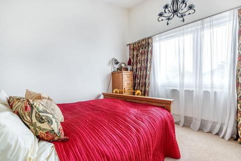 30, Milton Court Wellesley Road, Twickenham, TW2 5SB
