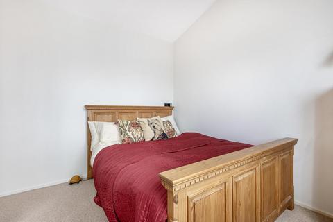 30, Milton Court Wellesley Road, Twickenham, TW2 5SB