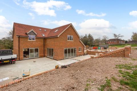2 Chapel Walk, Cliddesden, Basingstoke, RG25 2NP