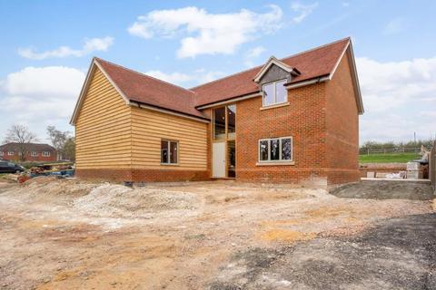 2 Chapel Walk, Cliddesden, Basingstoke, RG25 2NP