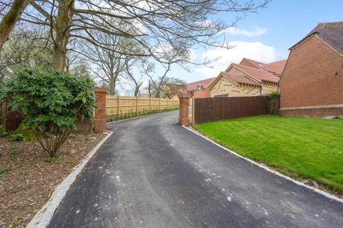 2 Chapel Walk, Cliddesden, Basingstoke, RG25 2NP