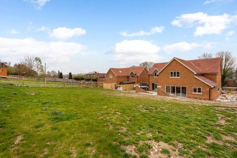 2 Chapel Walk, Cliddesden, Basingstoke, RG25 2NP