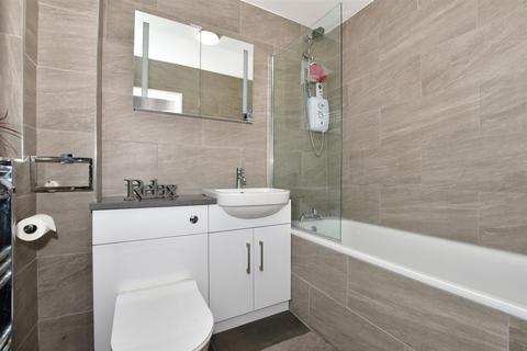 6a The Parade, Leatherhead, KT22 7SR