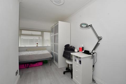 6a The Parade, Leatherhead, KT22 7SR