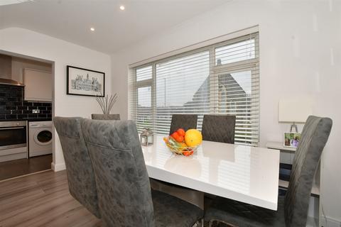 6a The Parade, Leatherhead, KT22 7SR