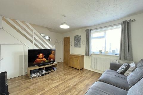 5 Cowslip Crescent, Lowestoft, NR33 8NY