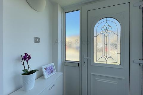 5 Cowslip Crescent, Lowestoft, NR33 8NY