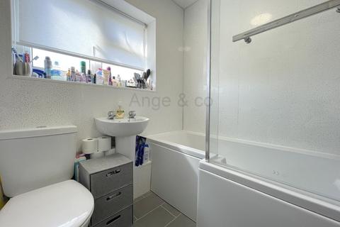 5 Cowslip Crescent, Lowestoft, NR33 8NY