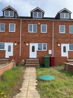 1 bedroom property with land to rent, Station Road, Keadby