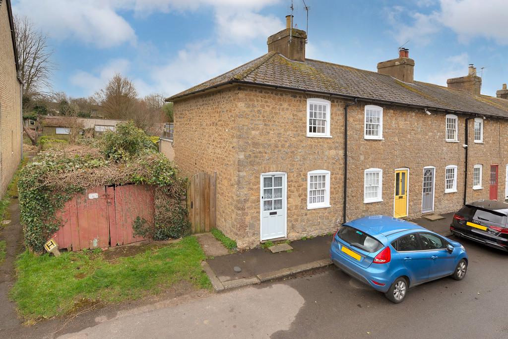 Norman Road, West Malling 2 bed cottage £400,000