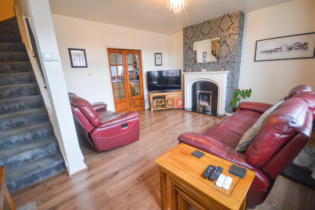Bassett Road, Wybourn, Sheffield, S2 3 bed semidetached house £140,000