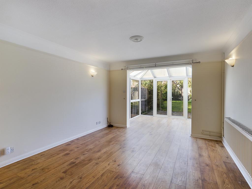 Worth, Crawley 2 bed terraced house £1,250 pcm (£288 pw)