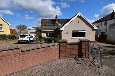 4 bedroom detached bungalow for sale - Lydway