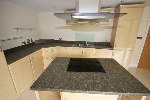2 bedroom flat to rent, The Crescent, Gloucester Road
