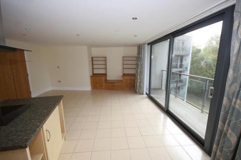 2 bedroom flat to rent, The Crescent, Gloucester Road
