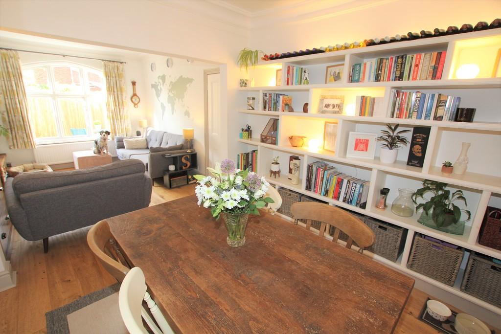 Lounge &amp; Dining Room