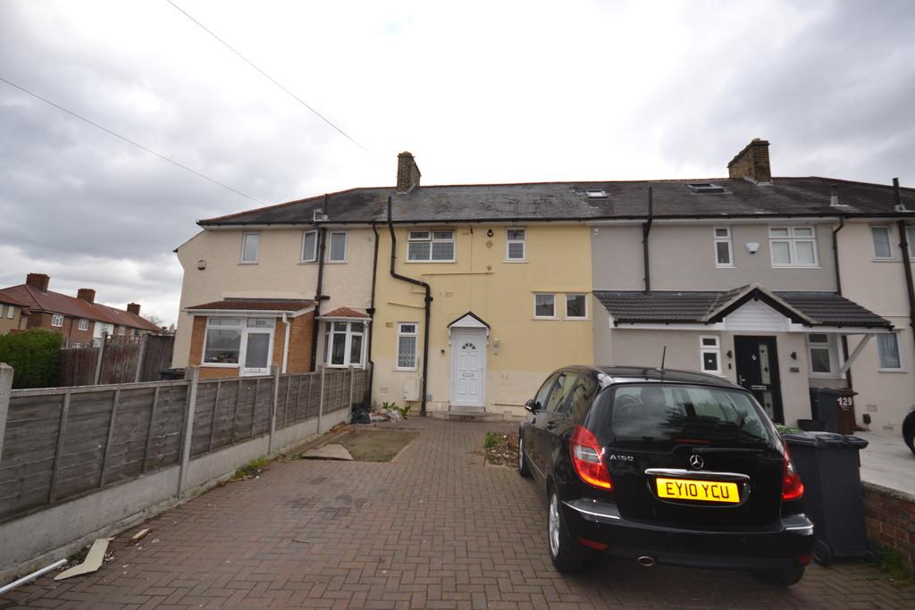 Castle Lane, Dagenham 2 bed link detached house £1,375 pcm (£317 pw)