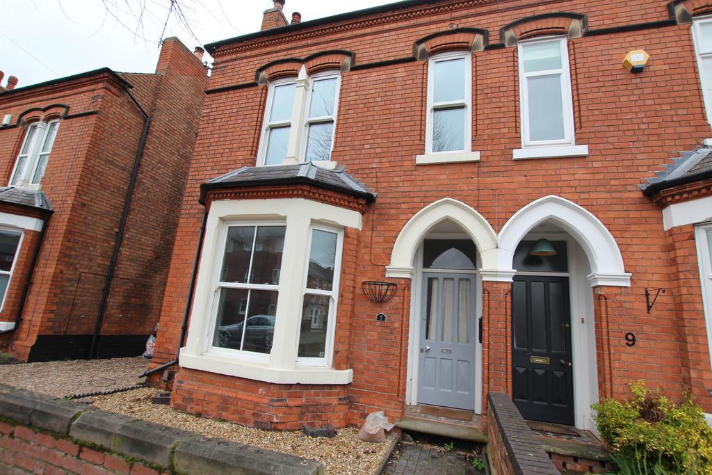 Epperstone Road, West Bridgford 5 bed semidetached house £2,925 pcm