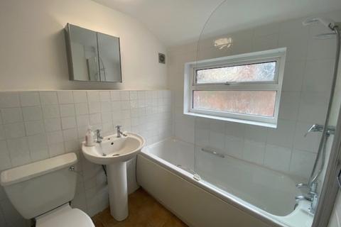 2 bedroom terraced house to rent, Sutherland Street, South Bank